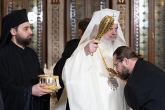 mesajul patriarhului daniel in ajunul bobotezei ce spune conducatorul bor despre rolul aghesmei mari 695bc2c080cc8