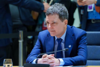 nicusor dan sfatuieste elevii sa faca facultatea in romania exista riscul sa pierzi ceva semnificativ 6974a195d7338