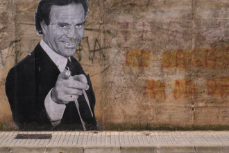 procurorii spanioli renunta la cazul impotriva lui julio iglesias vizat de o plangere pentru presupuse delicte sexuale 6973c0ce4716a