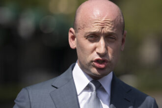 raul este rezistent nu simte rusine ce sanse sunt ca stephen miller arhitectul represiunii ice sa fie indepartat de la casa alba 697aebbb783c6