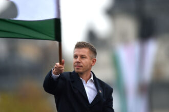 rivalul lui viktor orban peter magyar se dovedeste si mai radical cu muncitorii straini din ungaria care sunt planurile sale 695e7af61806a