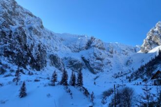 salvamont sinaia pericol crescut de avalanse in masivul bucegi 695c2034e0b02