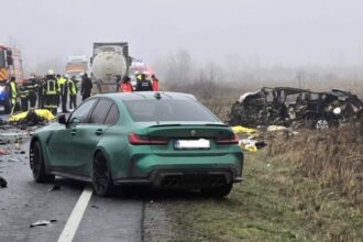 sapte cetateni greci au murit intr un accident rutier pe dn6 in judetul timis 69792818e705f