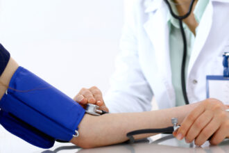 servicii medicale de care beneficiaza persoanele neasigurate in 2026 ce consultatii si tratamente sunt gratuite 6969c83ea66e0