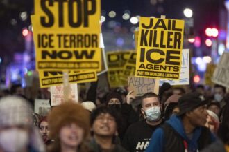 toate scolile din minneapolis si au anulat cursurile in urma actiunilor ice federalii au descins la un liceu unde invatau hispanici 69611df057790