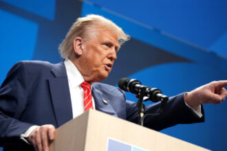 trump ameninta cu taxe vamale tarile care se impotrivesc anexarii groenlandei 696a7b707e703