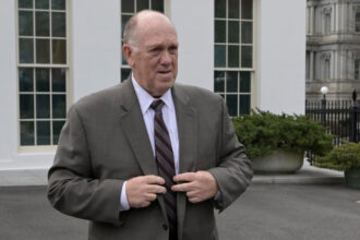 trump il trimite pe tarul frontierelor tom homan in minnesota dupa moartea unui asistent medical impuscat de agenti federali 6977a77f76100