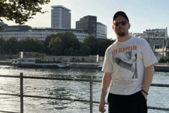 un jurnalist rus refugiat in paris a murit dupa ce a cazut de la etajul sapte ipotezele luate in calcul de catre autoritatile franceze 69610fbc61bf1
