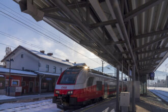 un roman a incercat sa fure un tren plin cu pasageri in austria dar nu a reusit sa porneasca locomotiva 6977879378119
