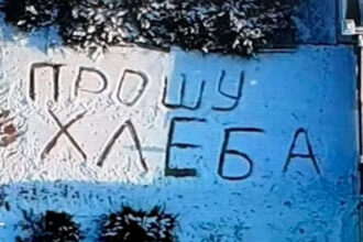 va rog paine o batrana din donetk a scris in zapada ca nu mai are ce manca soldatii ucraineni au vazut mesajul din drona 6970b42ba17bc