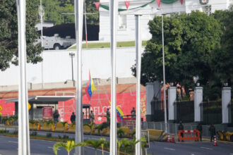 video alerta la caracas fortele venezuelene au tras focuri de arma langa palatul prezidential ce spune casa alba 695cae3d72ac0