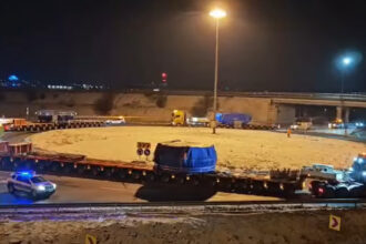 video cartita care va sapa cel mai lung tunel al autostrazii sibiu pitesti a ajuns in romania o armata de oameni trebuie sa o opereze 6968d0f97ccfa