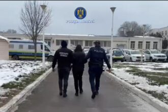 video caz incredibil la constanta o tanara voia sa vanda dispozitivul pure track care trebuia s o tina departe de bunica sa pe care o batuse 696a22b67323a