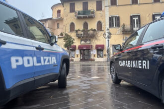 video doi romani arestati in italia dupa ce au furat arma unui politist si au deschis focul asupra agentilor 696a38a791165