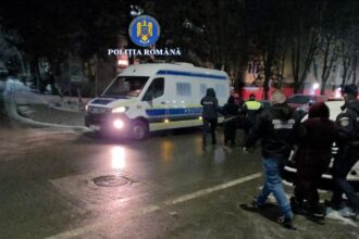 video doua femei incatusate de politistii din medgidia sub acuzatii ca au vrut sa convinga o batrana victima in alt dosar sa si schimbe declaratiile 696f4c966fa1c