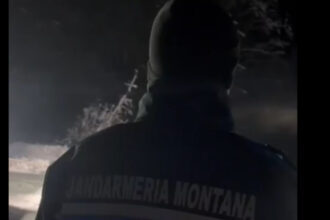 video doua ore de lupta cu frigul si zapada jandarmii au salvat trei persoane pe un drum forestier din muntii buzaului 696b86f0b8e75