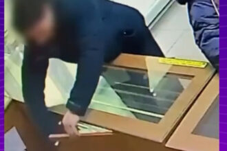 video furt la amanet in sector 4 recidivist eliberat in decembrie surprins de camerele de supraveghere 696b719865752