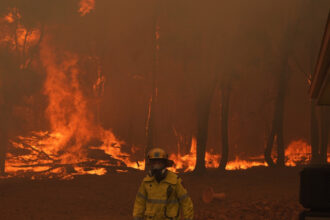 video incendiile de vegetatie se extind in australia pe fondul caniculei temperaturi de 49 de grade celsius mai multe localitati evacuate 6978cacfc9140