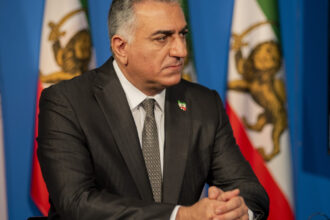 video printul mostenitor al iranului a transmis primele instructiuni iranienilor el indeamna la proteste masive joi si vineri seara 695e49ceb52f8