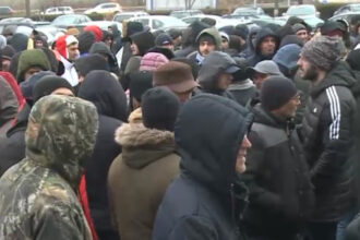 video protest cu sute de angajati la rafinaria petromidia motivul pentru care salariatii au iesit in strada 697c7c7ea7955