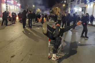 video represiune majora a protestelor in iran donald trump sustine ca armata sua ia in considerare optiuni puternice impotriva teheranului 6964a1cae537c