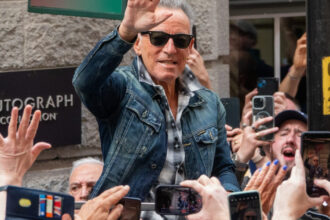 video streets of minneapolis cantecul lansat de bruce springsteen ca omagiu pentru victimele ice din orasul american 697d00a0264b8