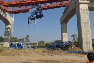 video tragedie in thailanda cel putin 22 de morti si peste 30 de raniti dupa ce o macara s a prabusit peste un tren 69674bf4d5161