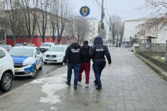 video trei tineri din medgidia dintre care doi minori cercetati pentru furt si talharie unul a fost retinut 6975f82ba20e2