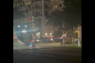 video un robot folosit in livrari a fost strivit de un tren in miami au comandat un smash burger 696e1f155d844