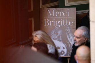 videofoto funeraliile lui brigitte bardot mireille mathieu a cantat a cappella omagiul adus de gypsy kings la finalul ceremoniei 695e5ec418ec9