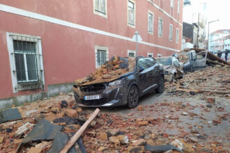 videofoto furtuna kristin a facut prapad in portugalia 5 morti si 850 000 de oameni fara electricitate case distruse si copaci doborati de vant 697b12505285b
