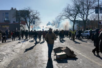 videofoto proteste violente in minneapolis dupa uciderea unui barbat de catre ice democratii cer agentilor federali sa paraseasca minnesota 6975c8d3c557e