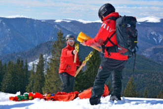 125 de apeluri pentru salvamont in 24 de ore 130 de persoane salvate unele cu elicopter smurd 69919805b6803