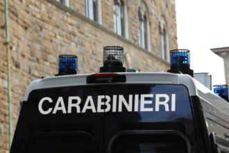 21 de politisti sunt anchetati pentru furtul de marfa in valoare de 300 000 de euro dintr un magazin din roma 699e21c362ddd