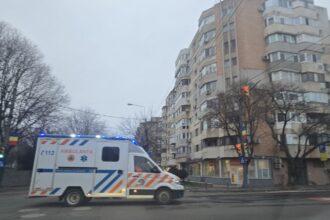 alerta in zona stadion persoana prabusita pe un acoperis la etajul 1 intervin echipajele smurd si ambulanta 6980577045402