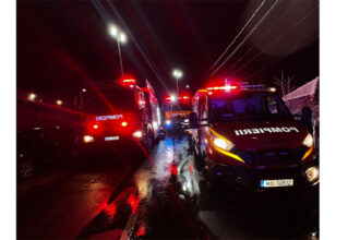 alerta la constanta o masina in care se aflau trei tineri s a rasturnat pe bulevardul 1 mai in dreptul rompetrol 699154714556f