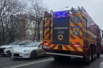 arde un autoturism in parcarea metro de pe soseaua mangaliei din constanta 699715760862e