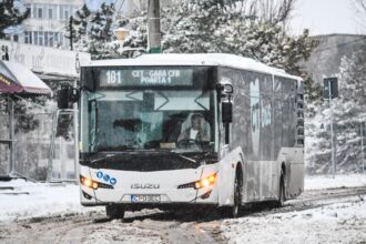 atentie constanteni autobuzele ct bus au intarzieri din cauza zapezii vezi aici anuntul companiei de transport in comun 6995a7b4e54cf