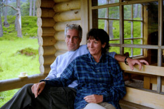 avocatii lui ghislaine maxwell contesta publicarea a 90 000 de pagini de documente referitoare la ea si jeffrey epstein 699ab671e9bce