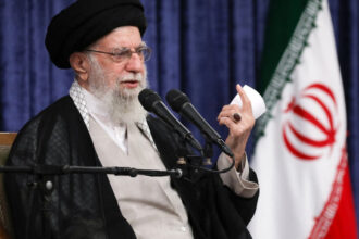 ayatollahul ali khamenei mutat intr o locatie sigura dupa ce israelul a atacat iranul el ar fi fost una dintre principalele tinte 69a2a3274b517