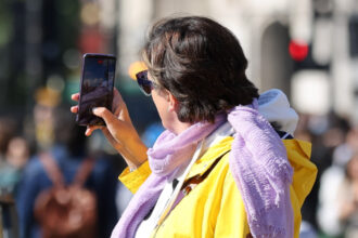 bandele din londra recruteaza copii pe snapchat pentru a fura telefoane zona unde turistii sunt tinte usoare 699557e3b669b