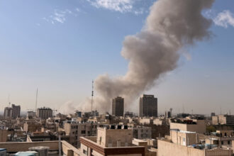 breaking news sua si israelul au atacat iranul mai multe explozii au avut loc la teheran ayatollahul khamenei a fost dus la un loc sigur 69a29be4a8975