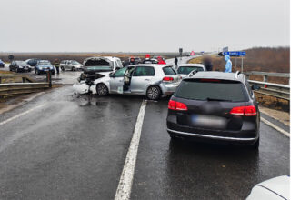 carambol cu patru masini implicate pe dn 2b doua victime transportate la spital traficul este blocat 6991a8abf19cc