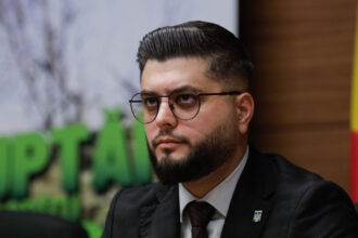 cine conduce primaria sectorului 3 cat timp negoita e suspendat din functie detalii din cv ul lui adrian marian cocos 6986197155091
