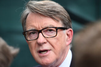 cine sau ce se afla in spatele acestui lucru peter mandelson lanseaza acuzatii dupa arestarea sa o fictiune completa 699e9cf291094