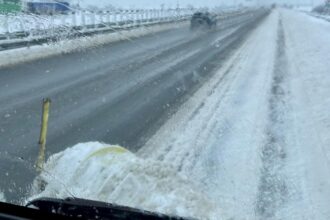 cnair s a reluat circulatia pe toate autostrazile dar politia avertizeaza ca sunt depuneri de zapada pe carosabil 6995dbba227af