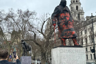 criminal de razboi sionist statuia lui winston churchill din londra a fost vandalizata un barbat a fost arestat 69a19433be2c8