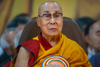 dalai lama mentionat in dosarele epstein biroul sau clarifica nu l a intalnit niciodata 698892419749b