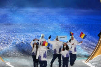 de ce au defilat sportivii din patru locuri la jocurile olimpice ceremonie de deschidere fara precedent la milano cortina 2026 698666c543171