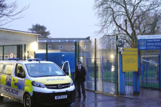 doi copii au fost injunghiati intr o scoala din londra atacatorul un baiat de 13 ani a fost arestat 698ba94097d30